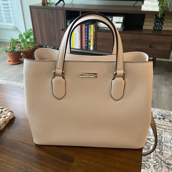 kate spade Handbags - BRAND NEW NEVER USED Kate Spade Leather Purse